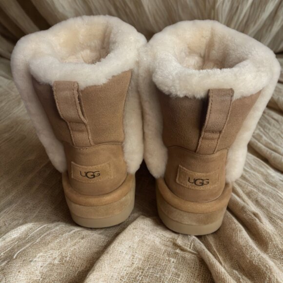 NEW UGG Classic Chillapeak Shearling Platform Boots — Women’s Size 9 - Picture 15 of 16